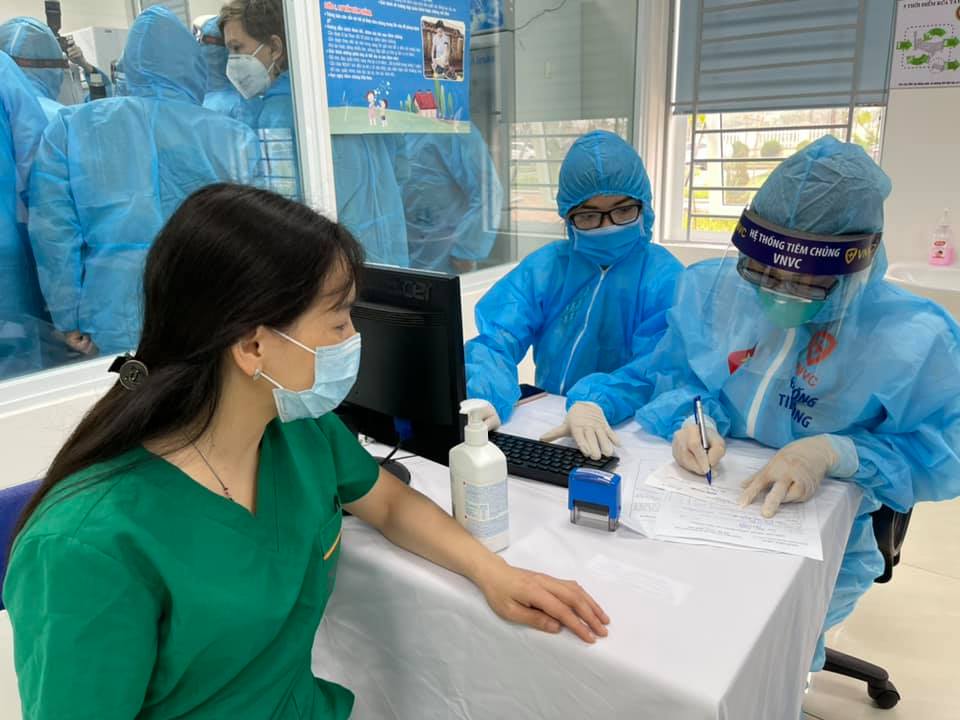 Kính che mặt chống giọt bắn Faceshield Nhật Quang chống virus, chống bụi. - 156420111 10159704035064311 3942336214411893768 n