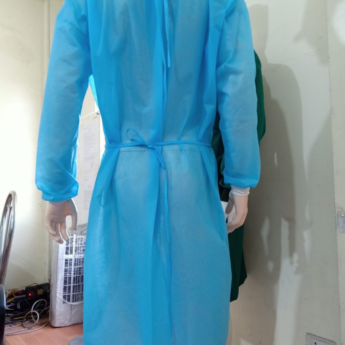 Áo choàng vải không dệt dùng một lần - ao choang vai khong det 1