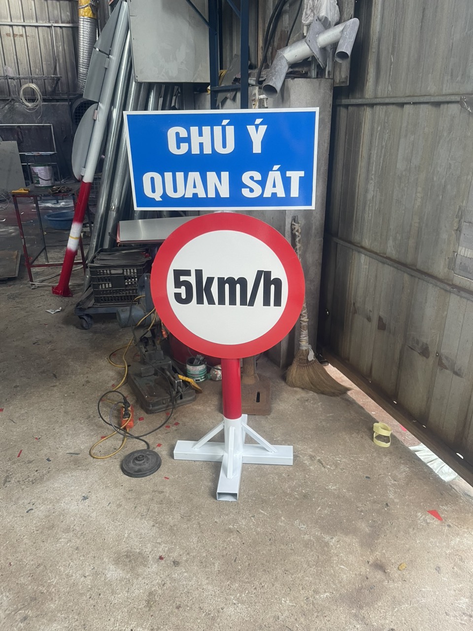 BIỂN CẢNH BÁO CHÚ Ý QUAN SÁT KẾT HỢP ĐIỀU CHỈNH TỐC ĐỘ (kèm đặt làm theo yêu cầu tất cả các loại biển kèm kích thước khác nhau) - bien