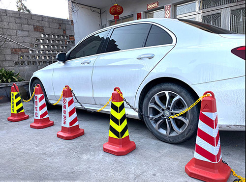 Dải phân cách cọc tiêu siêu mềm Nhật Quang cảnh báo phân làn giao thông cao 75 cm - coc tieu giao thong tru vuong mau do 2