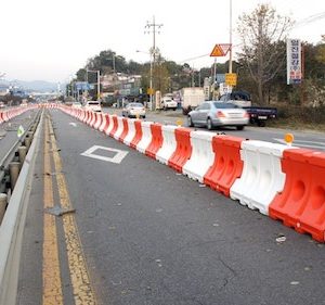 Hàng Rào chắn Hàn Quốc nhựa PU siêu dẻo nối tiếp - dai phan cach PE 04