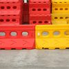 Dải phân cách nhựa chứa nước làm hàng rào chắn đường đua F1 - dai phan cach chua 7