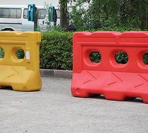 Dải phân cách nhựa chứa nước làm hàng rào chắn đường đua F1 - dai phan cach chua 8