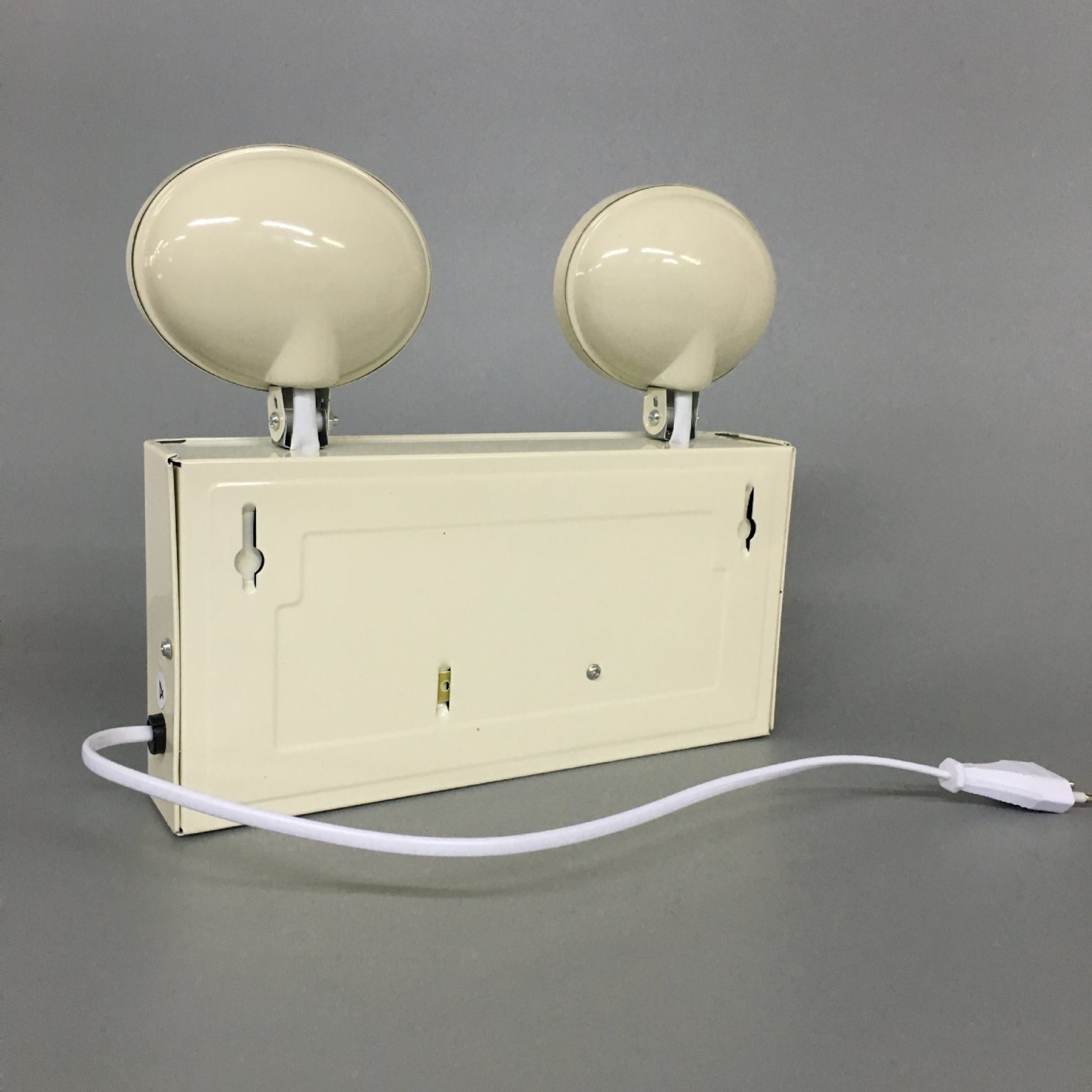 Đèn chiếu sáng thoát hiểm khẩn cấp sự cố mắt cua Vin SC 03 - den canh bao su co mat cua kieu 01 3