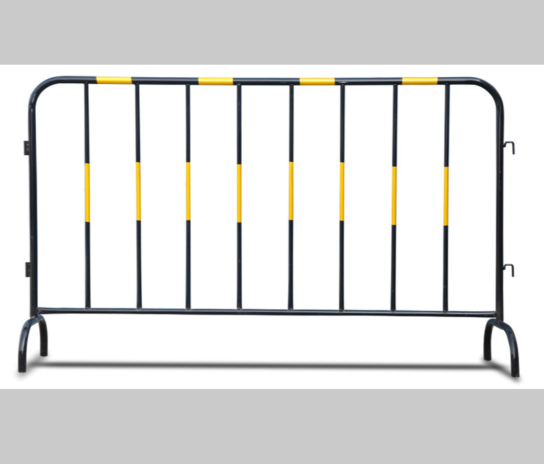 Hàng rào di động thép không gỉ 1mx1m5 màu vàng đen - hang rao sat di dong 4