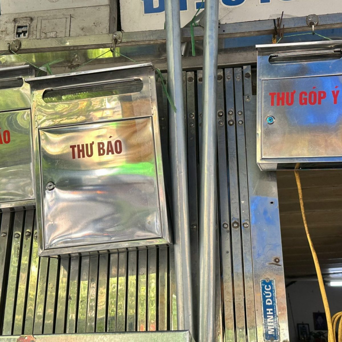 Hộp thư góp ý inox, hộp thư báo, bóng đẹp chắc chắn, chống gỉ sét không lo bạc màu. - hom thu