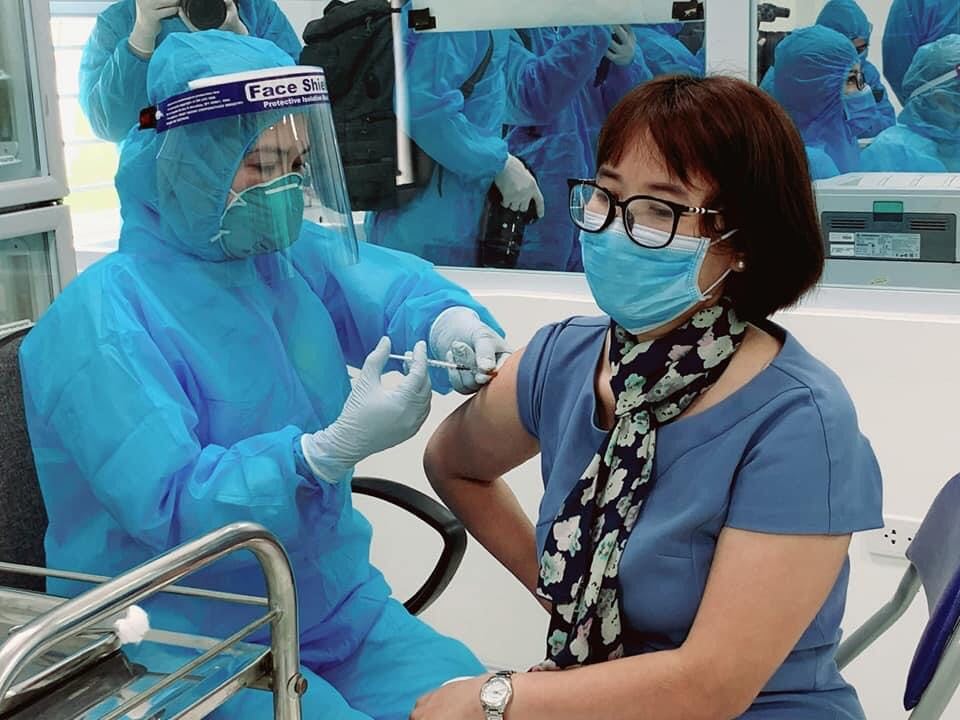 Kính che mặt chống giọt bắn Faceshield Nhật Quang chống virus, chống bụi. - tiem chi thanh