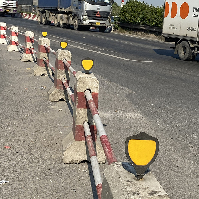 Tiêu phản quang dẻo nhật quang dùng cảnh báo an toàn giao thông độ bền cao - tieu phan quang canh bao giao thong 3m 10 1