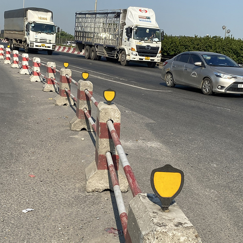 Tiêu phản quang dẻo nhật quang dùng cảnh báo an toàn giao thông độ bền cao - tieu phan quang canh bao giao thong 3m 9 1