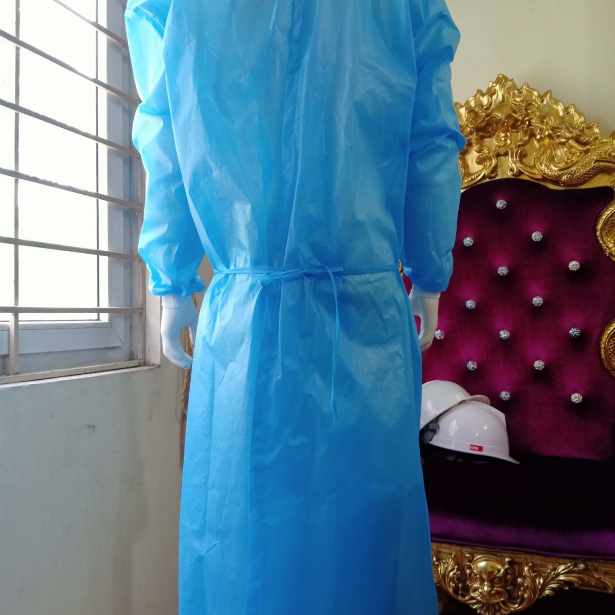 Áo choàng vải không dệt dùng một lần - vai khong det phu nhua PE 1