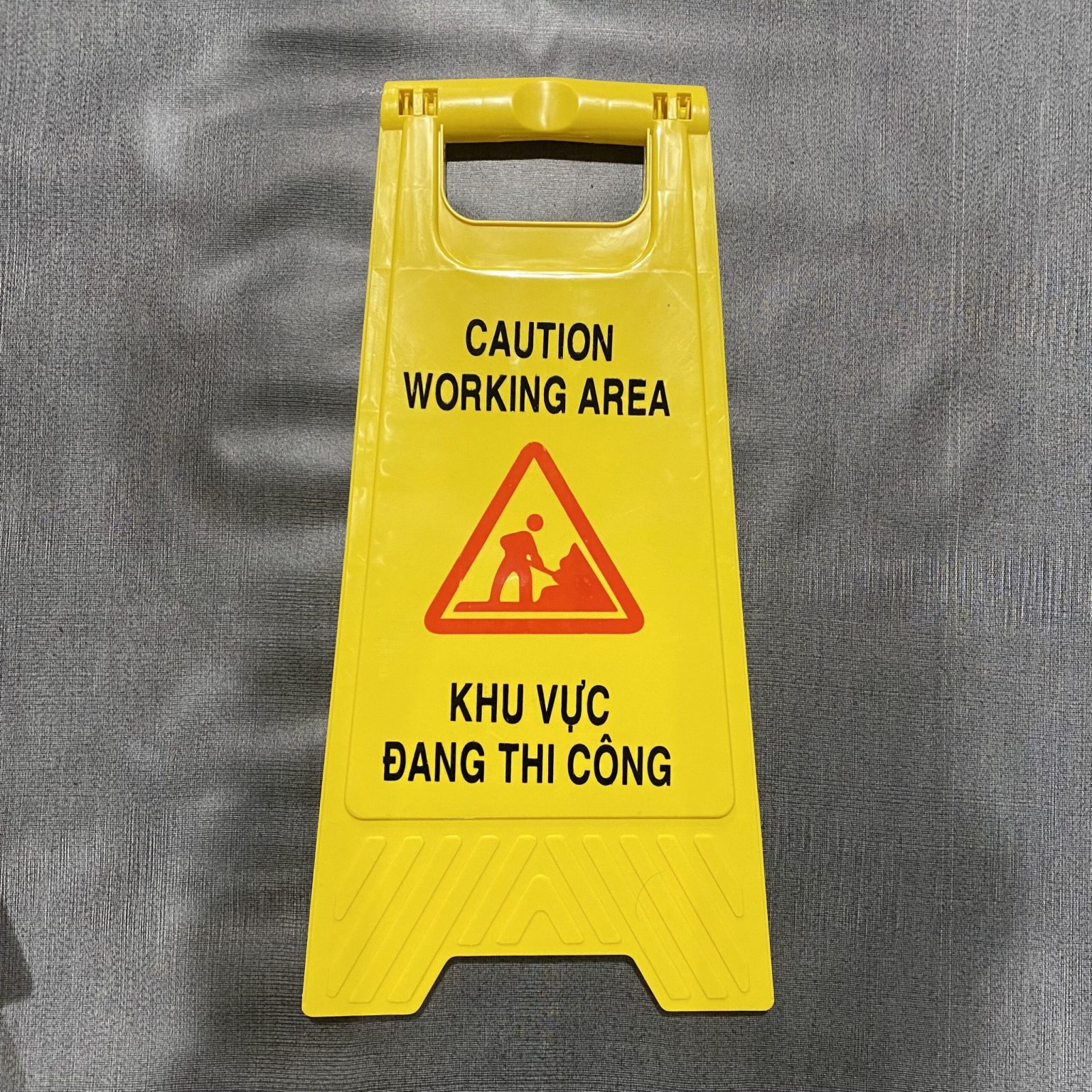Biển bảng cảnh báo chữ A nội dung Khu vực đang thi công - z3999632200313 2cdb66872d8001275ddf4c40dff0033c