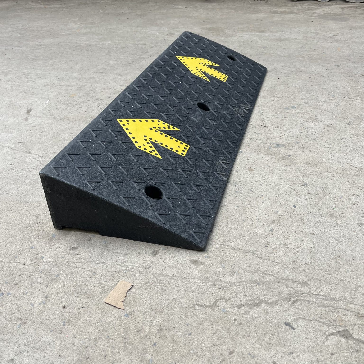 Dốc bục loại 100x30x13cm lên xuống xe hơi bằng đệm cao su chịu lực siêu bền - z4995009342539 ee711e4aa0ad56c6576f070cae6d7bc9
