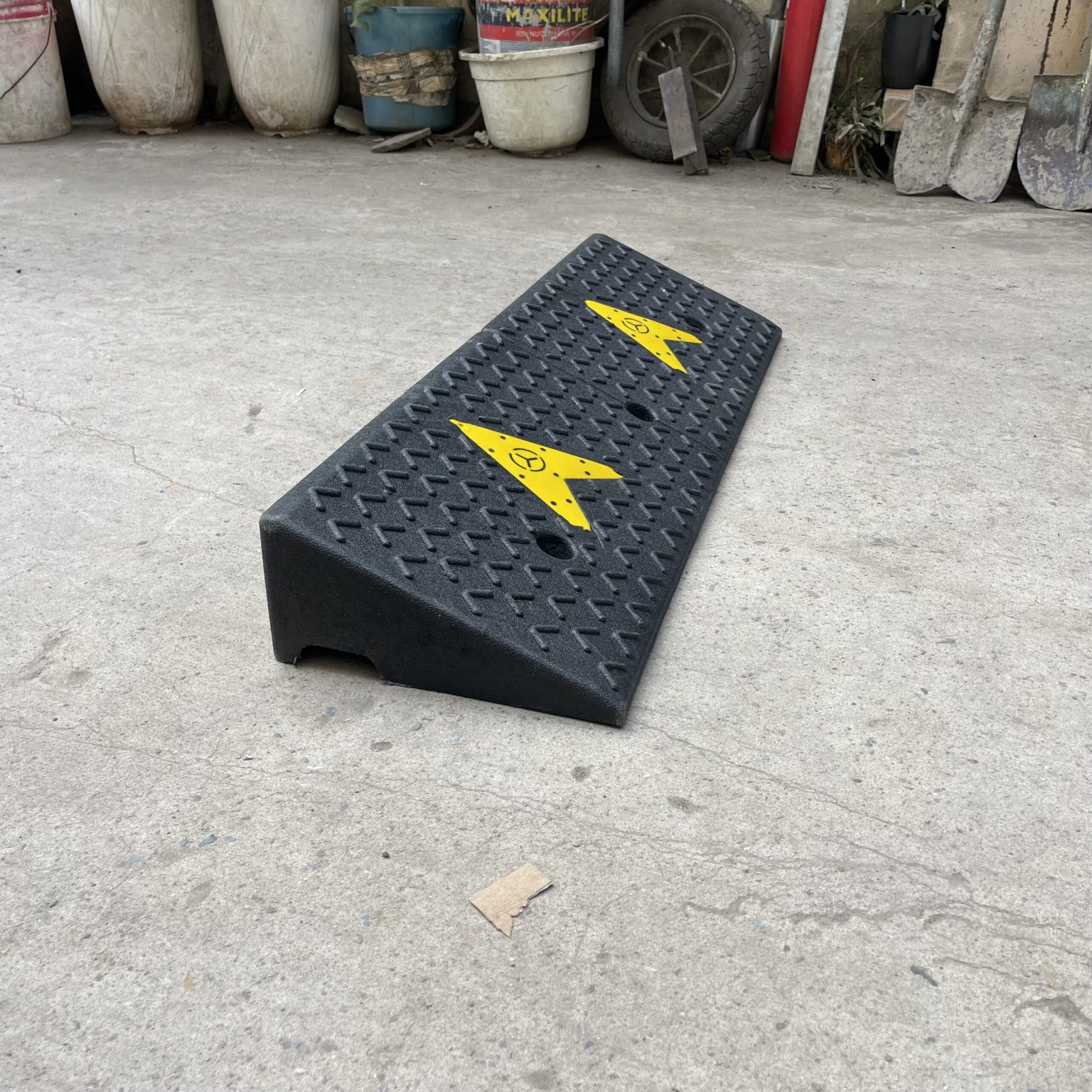 Dốc bục loại 100x30x13cm lên xuống xe hơi bằng đệm cao su chịu lực siêu bền - z4995009364650 80f1c0823c101458bbb60c88c457920d