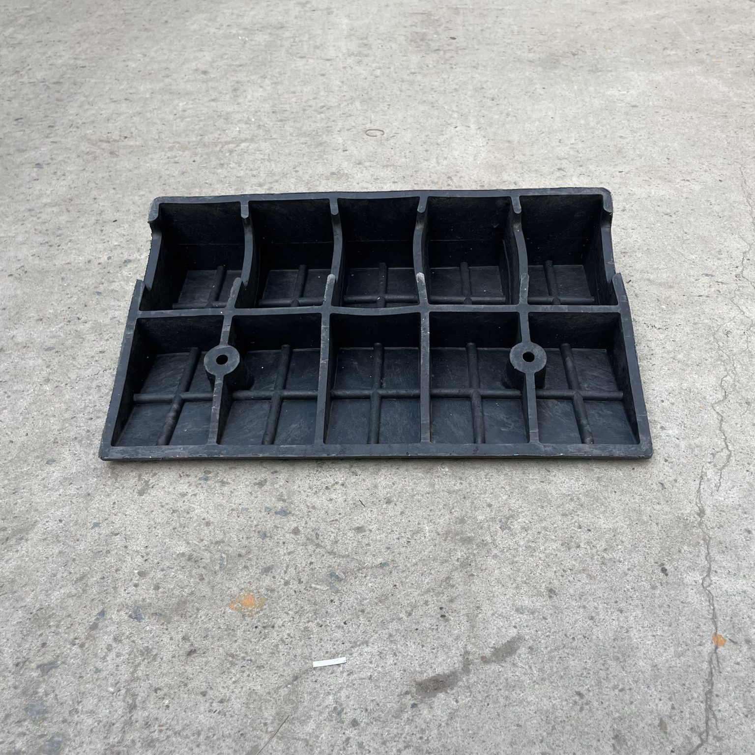 Bục chặn lùi xe 50*32*13cm an toàn, tiện lợi, chịu va đập cực kì tốt - z4995009396908 133b0f30132c4630dde5f91059903f21