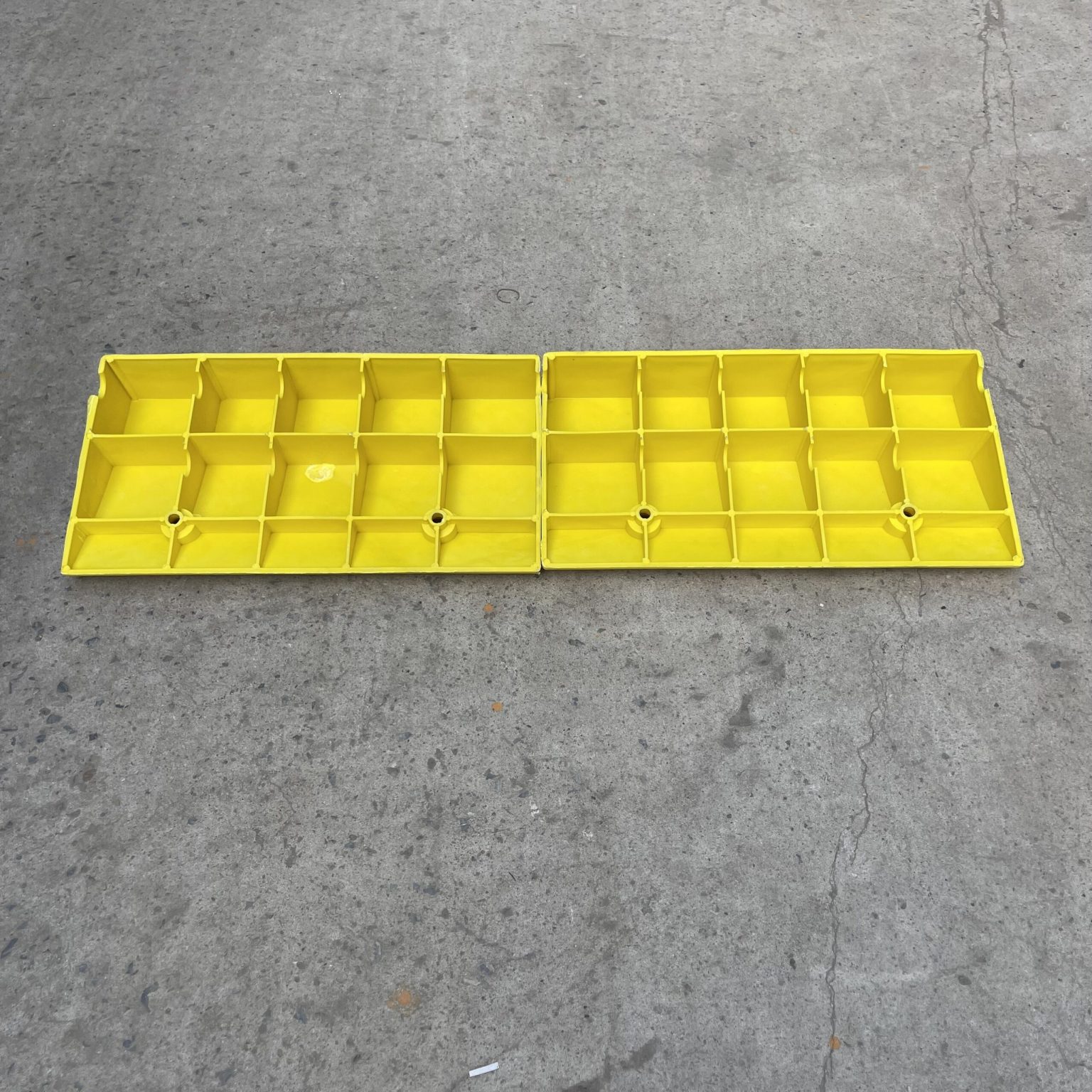 Bậc dốc nhựa kích thước 50*28*13cm bục lên xuống vỉa hè cho xe ô tô, xe máy nhựa đệm cao su tam giác chắc chắn - z4995009423992 4a6499f884212756e1844380cc6a722e