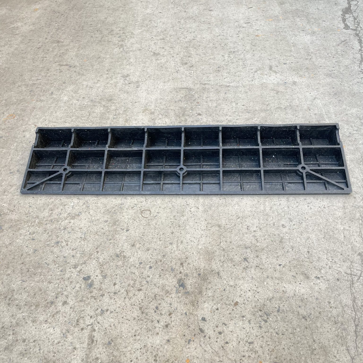 Dốc lên xuống loại 100*25*9 chịu lực siêu bền, bục lên xuống vỉa hè cho xe ô tô, xe máy chắc chắn - z4995009459648 cf7e2bdee00527eb12726ef9c70b3148 2