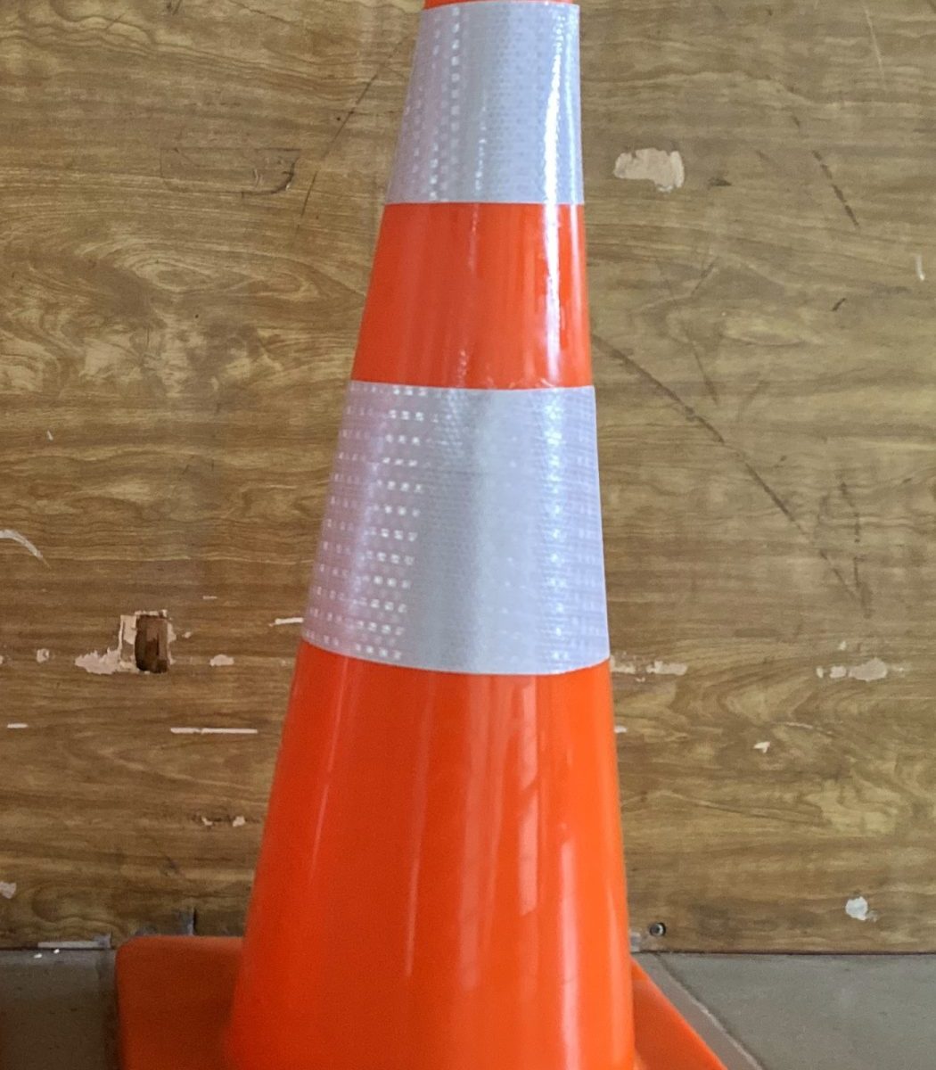 Cọc tiêu nhựa mềm PVC cao 70cm có tay cầm - z2633498899474 a143a29871b22573d597eec1578652a3