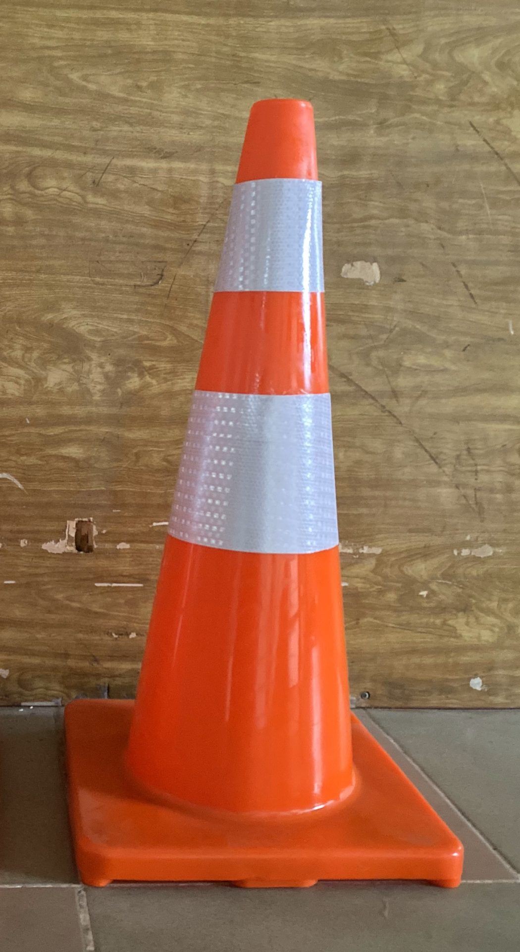 Cọc tiêu nhựa mềm PVC cao 70cm có tay cầm - z2633498899474 a143a29871b22573d597eec1578652a3
