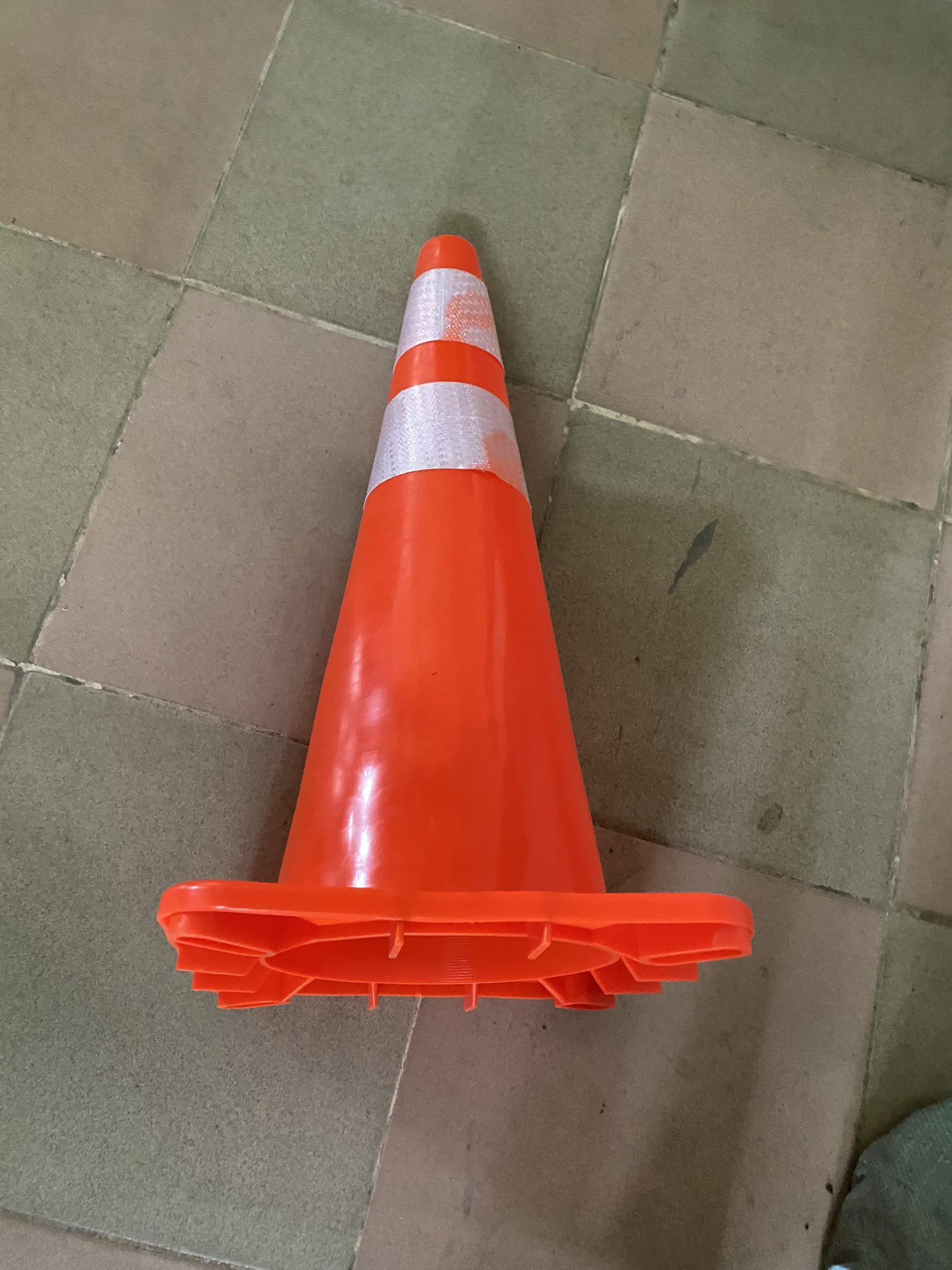 Cọc tiêu nhựa mềm PVC cao 70cm có tay cầm - z2724775747405 ffb8f73da856acab8229fc5595d00332